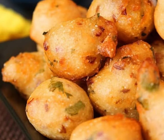 Idly Bonda (2+1).