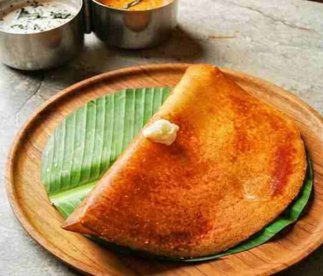 Plain Benne Dosa.