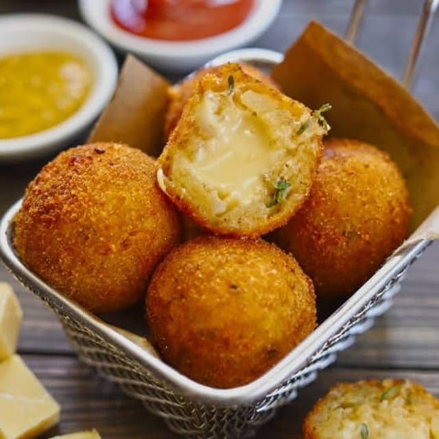 Veg Cheese Balls (3 Pieces).